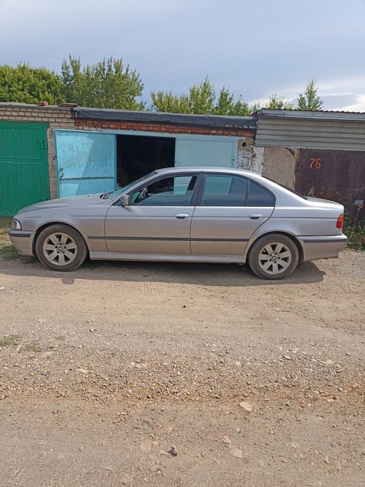 Автомобиль бмв520 е39