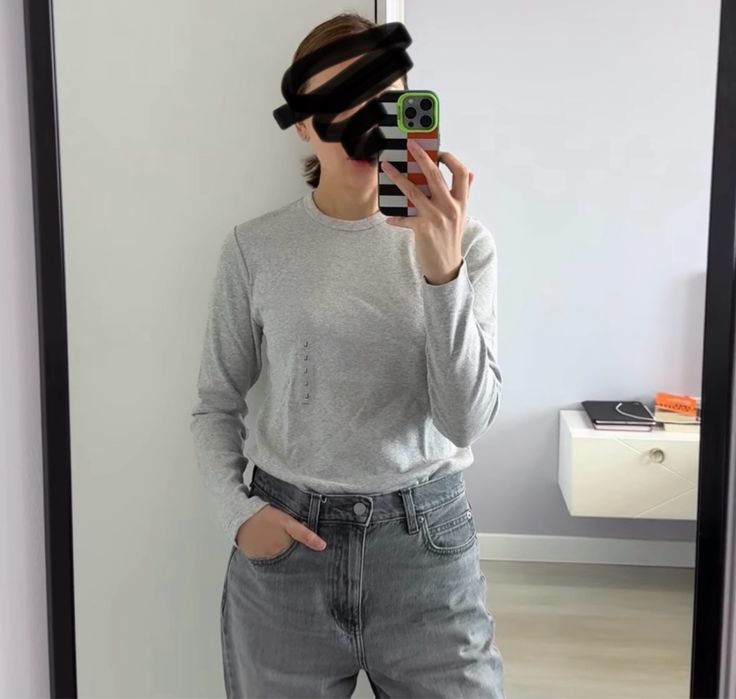 - Лонгслив Uniqlo -