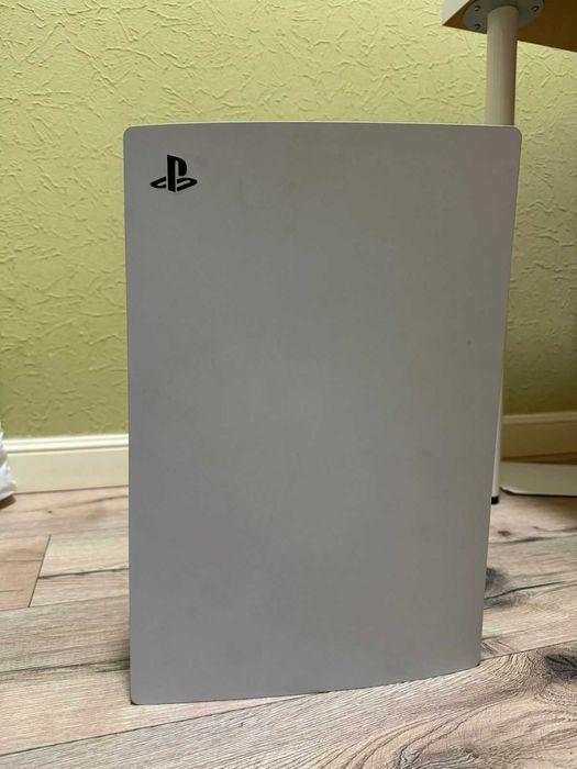Sony PlayStation 5 + Телевизор, диван, Подставка и 6 джойстиков