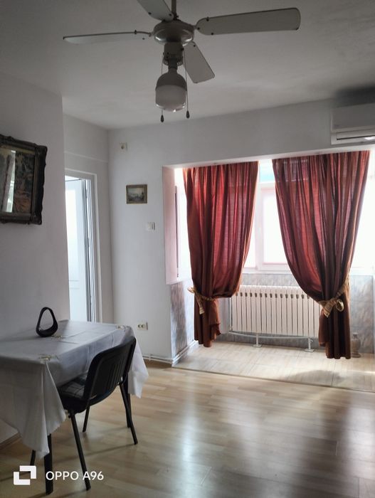 Închiriez garsoniera