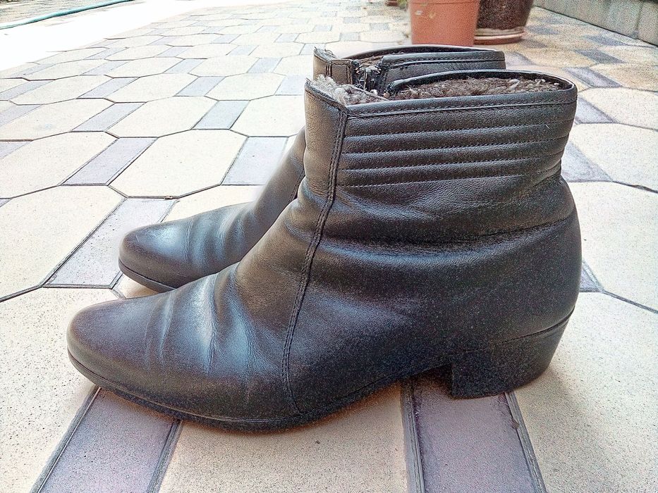 Продам фирменные сапоги.