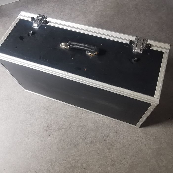 Flight case multifuncțional