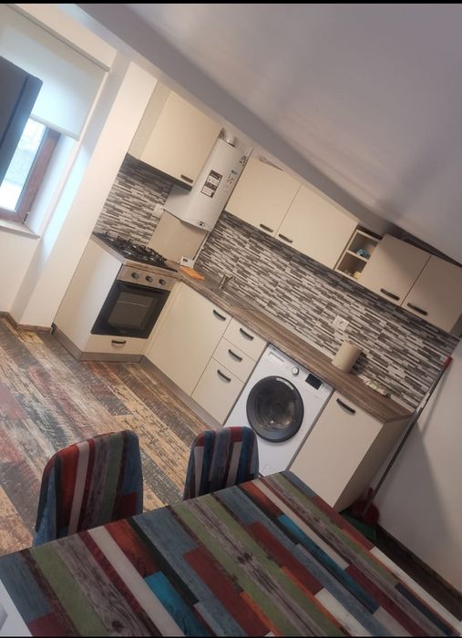 Inchiriez apartament  etaj 3, 42mp2