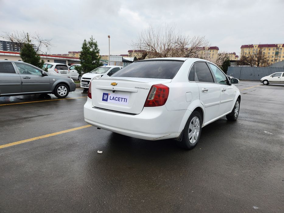 Срочно не дорого Lacetti-2010г. Метан. НЕ битый.