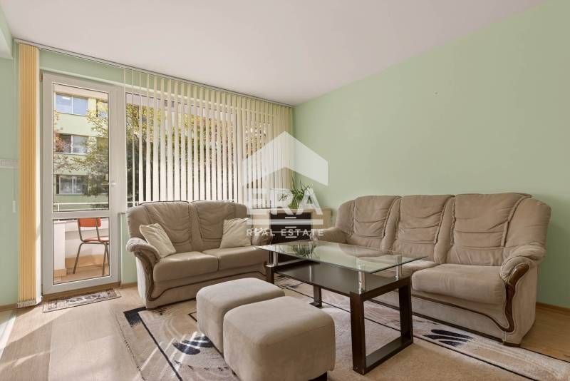 Дава се под наем Четиристаен апартамент в Варна, Център - 96 кв.м за 1296.42 € - Снимка #1