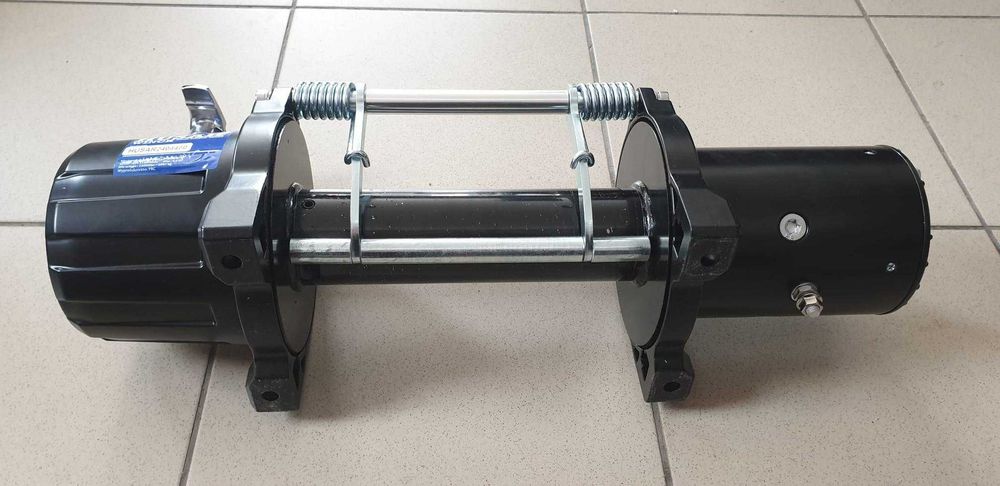 Troliu dezechipat HUSAR WINCH 13000 (trage 5897 kg) la 12V sau 24V