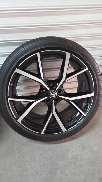 джанти за VW Touareg / Фолксваген Туарег 22" с гуми 285/35/22