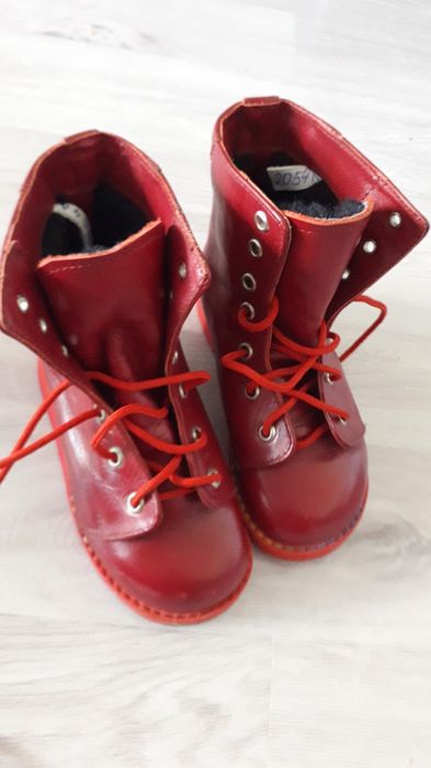 Продам детскую обувь