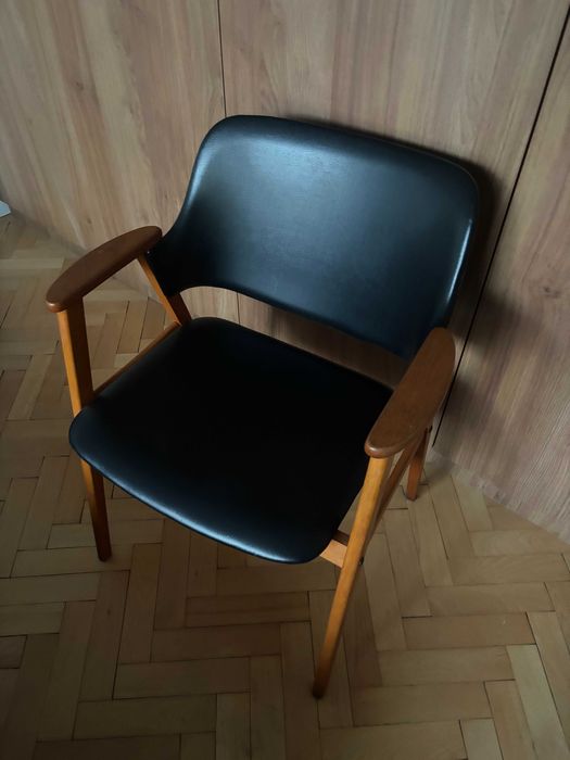 Кресло от средата на миналия век, 70-те години