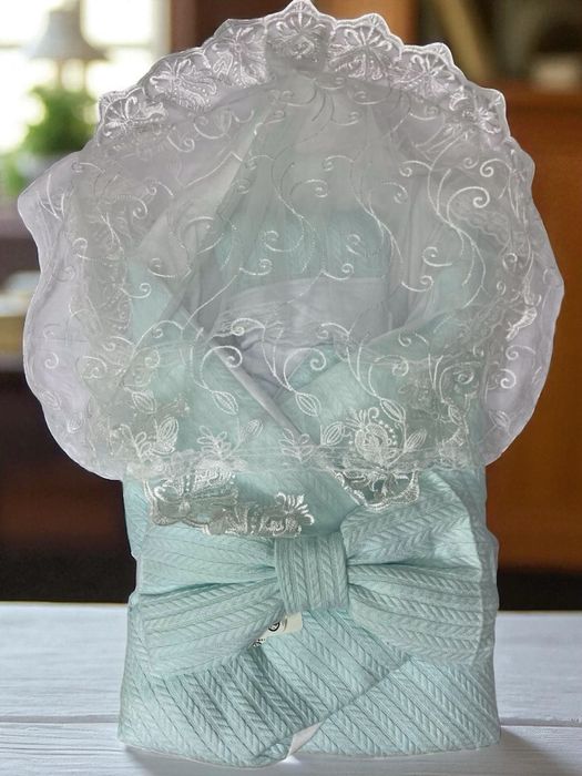 Нарядные конверты для новорождённых малышей на выписку