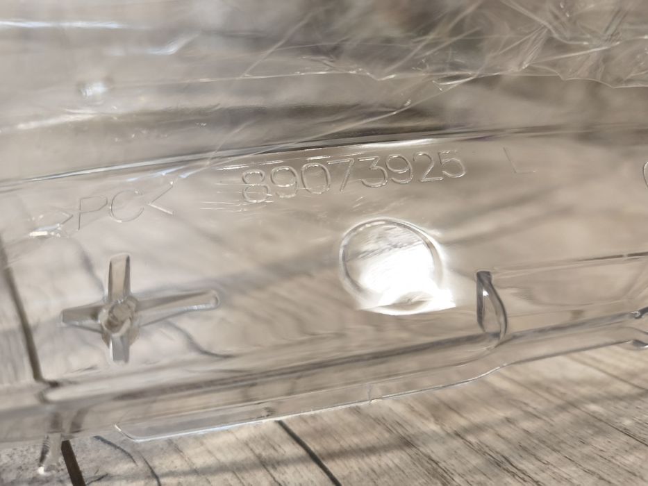 Стекло фары Peugeot 307