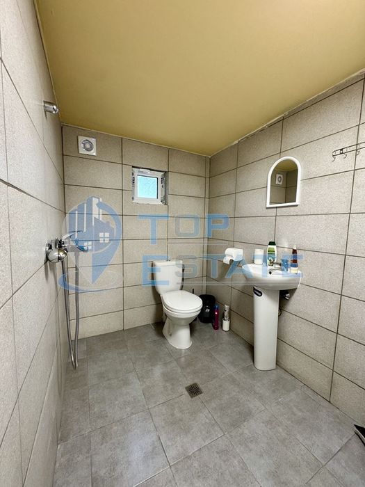 Двуетажна къща с кладенец в село Добри дял, област Велико Търново