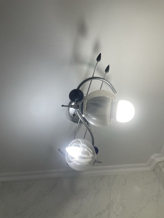 Продам люстры даром