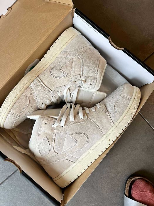 Nike air Jordan 1 Mid размер 44 Екрю Бежов Бял Велур