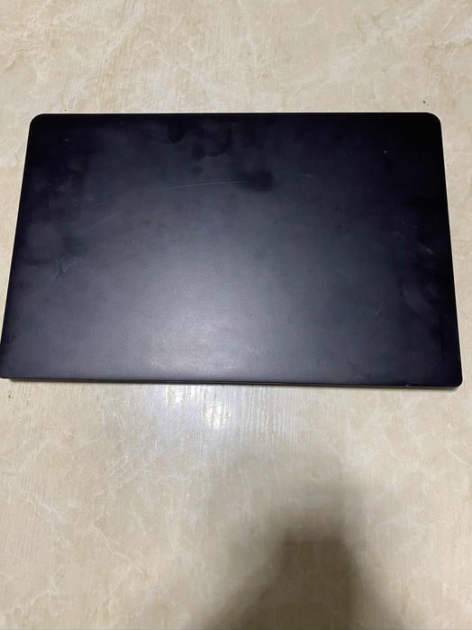 Lenovo noutbuk yaxshi holatda.
Operativ xotira: 4GB
SSD disk (10–15 se