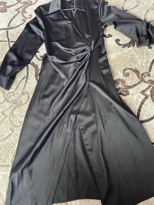 Платье с вырезом