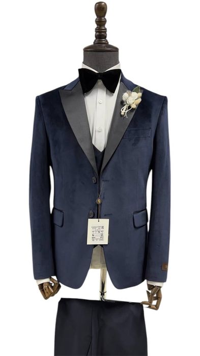 Kuyovlar uchun hashamatli smokinglar – prakat xizmati!