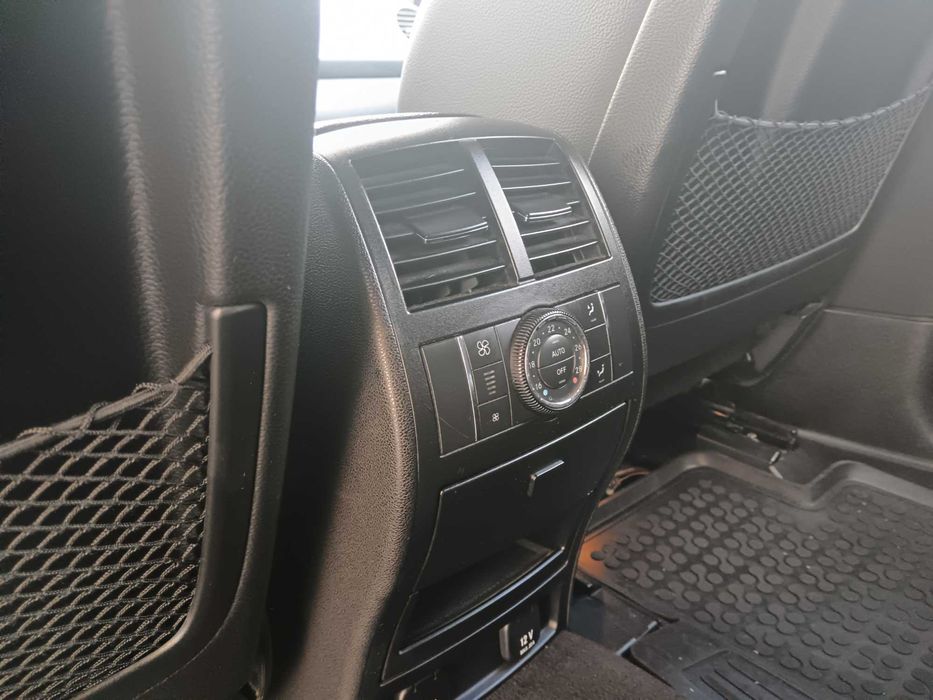 Mercedes ML autoutilitara 5 locuri