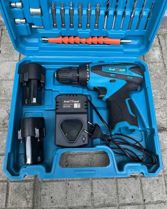 Пълен комплект Винтоверт с куфар 2 бр батерии и накрайници в комплекта