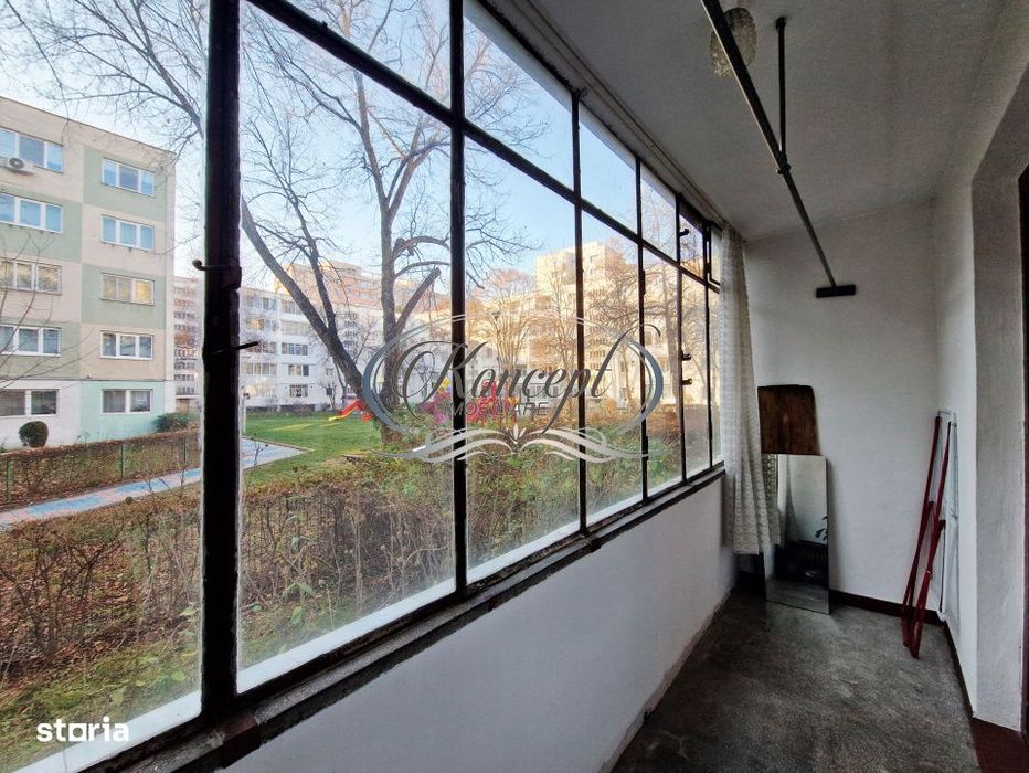 Apartament spatios cu balcon inchis si beci in zona Supeco