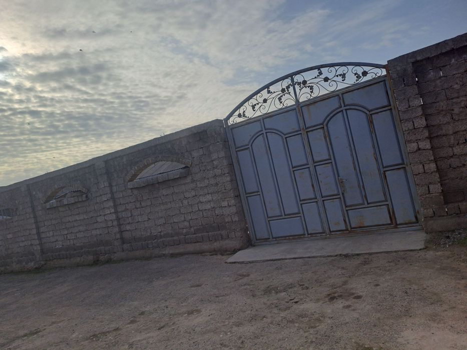 Uy sharoitlari bor 6.94sotix balnitsa yaqin GAI yonida bozorga yaqin