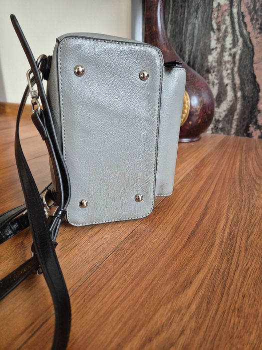 Дамски чанти и раничка-Axel, D.Jones, Vera