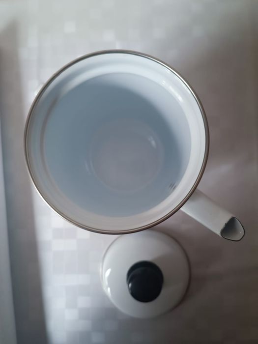 Продам эмалированный кофейник