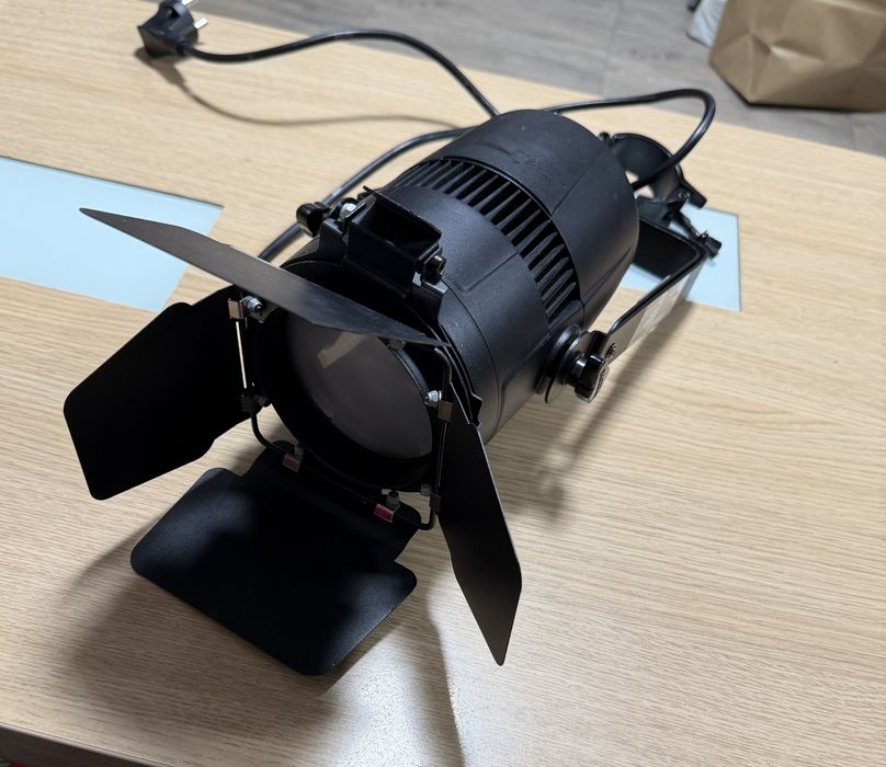 Proiector LED Fresnel profesional