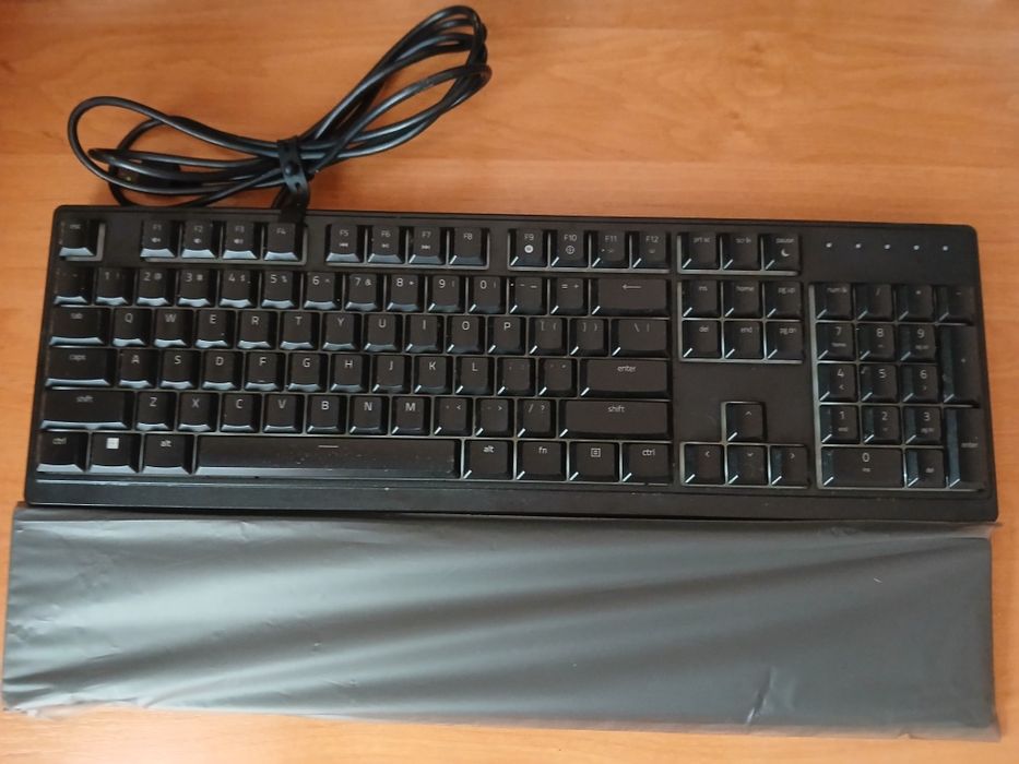 Razer ornata v3 X, inca in garantie