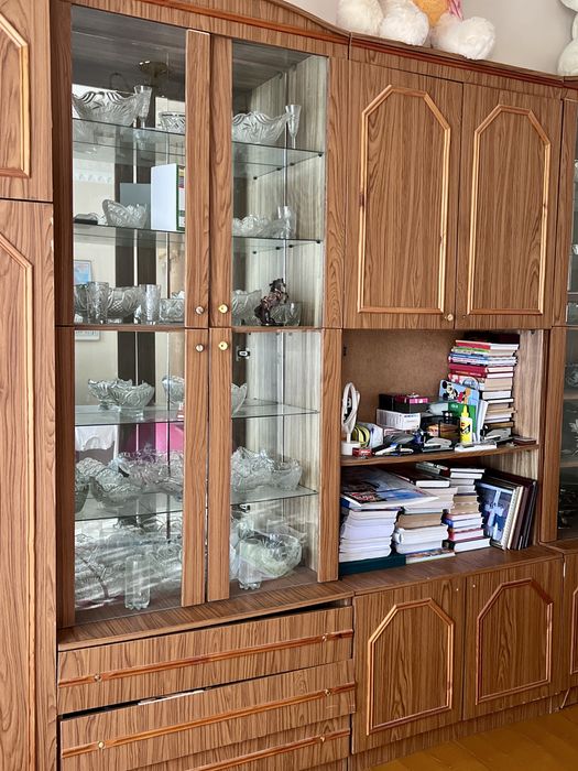 Витрина / сервант для посуды