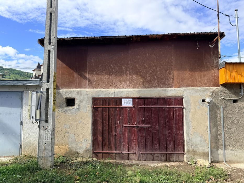 DE VANZARE Garaj cu pod in Moinesti jud Bacau 32 mp