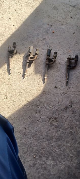 Vând  injectoare și pompa ford tranzit 2.5