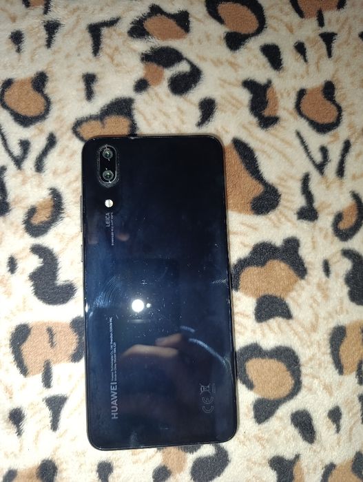 Смартфон Huawei p20 128/4