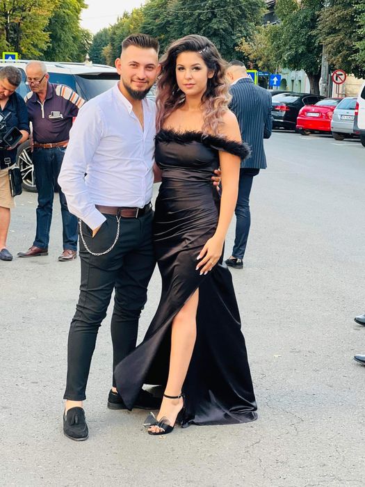 Vand rochie neagra de seara