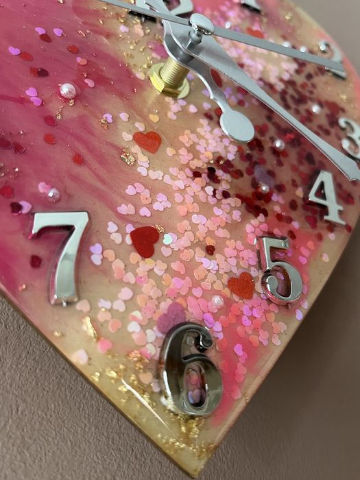 Стенен часовник от епоксидна смола