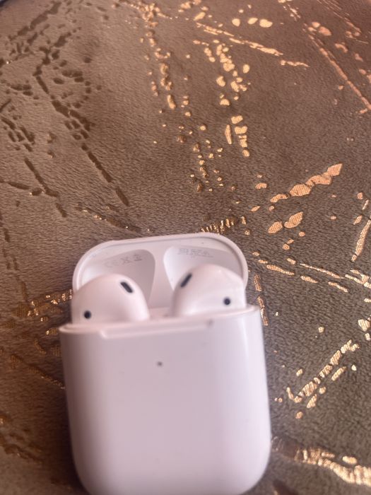 Срочно продам airpods apple