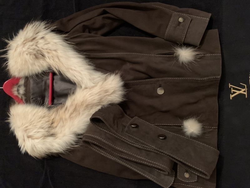 НОВО Палто с яка от сребърна лисица