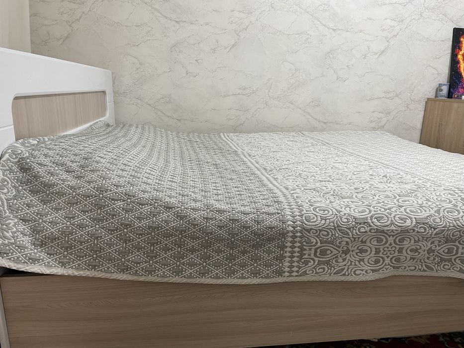 Продам спальный гарнитур