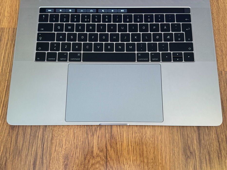 15.4' Core i7 Apple MacBook Pro Late 2016 SG TouchBar 16GB RAM/512GB SSD/Radeon Pro 460 4GB/Бат 4ч