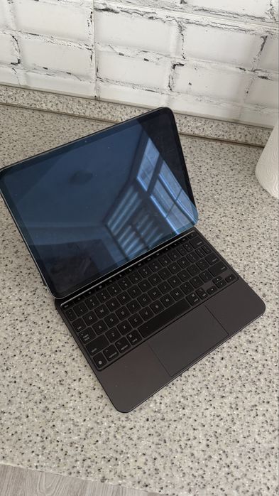 iPad Pro 11 (2024) M4 + Magic Keyboard / Срочно