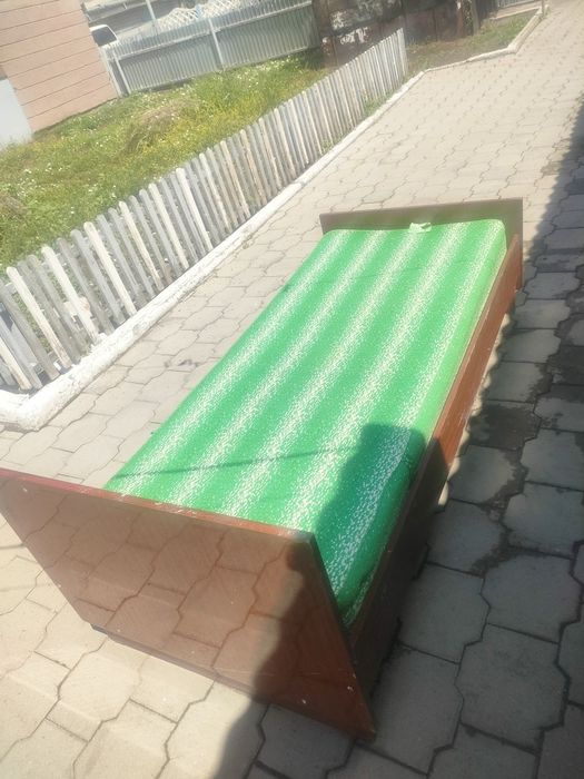 Продаю кровать с матрацем  б/у