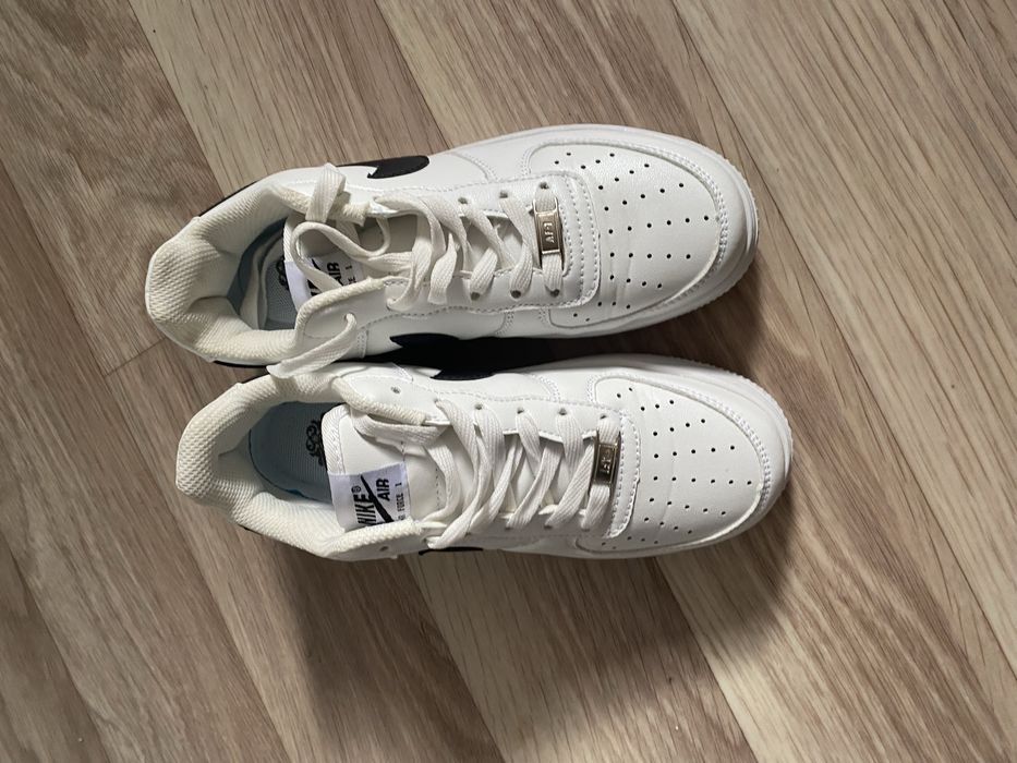 Продам кроссовки