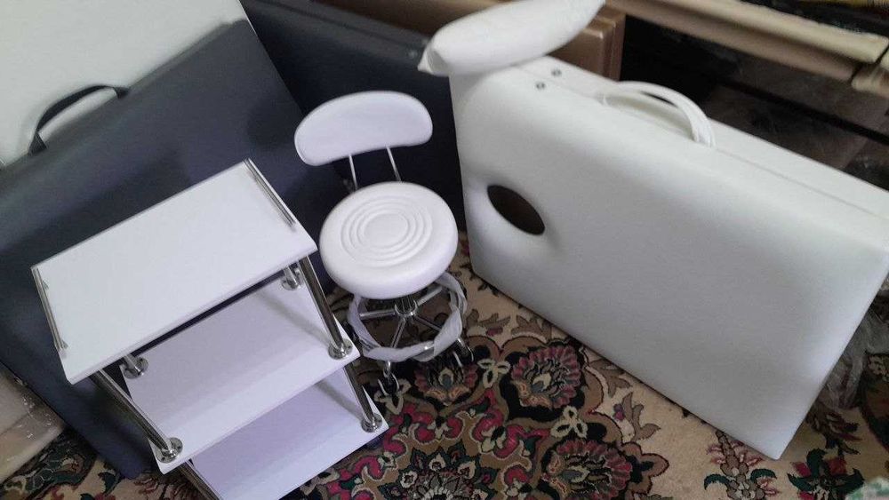 Кушетки косметологическая с полным комплектом из первых рук