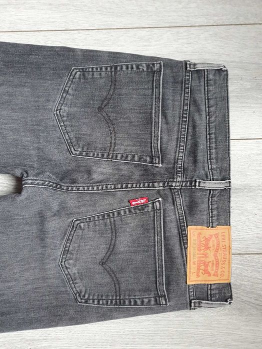 Blugi LEVI'S 519 Extreme Skinny Lo-Ball - Marime W33 (Talie 82 cm)