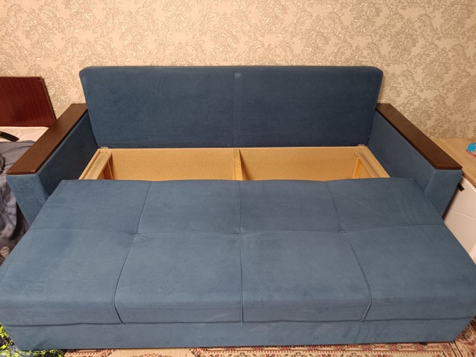 Диван.           .