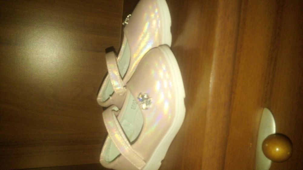 Продам новые детские туфли