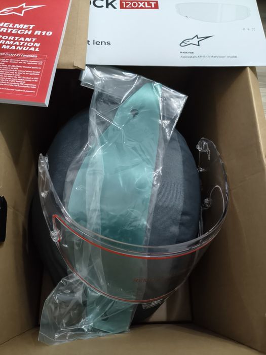 Cască moto Alpinestars Supertech R10 Solid Carbon.