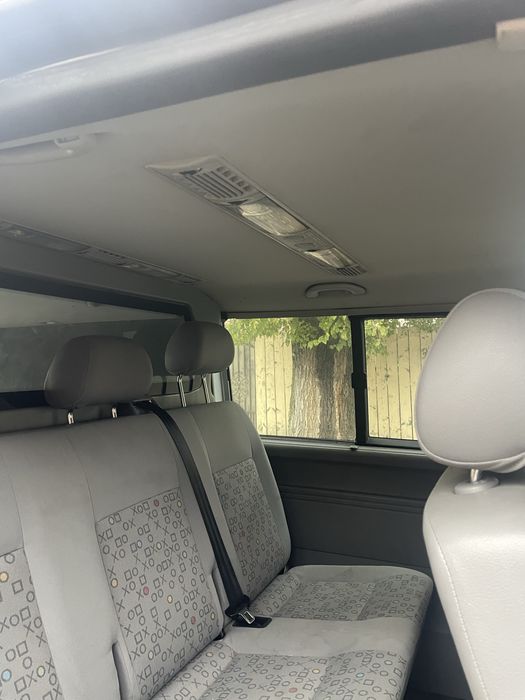 Dezmembrez VW Transporter Caravelle T5 2.5 Tdi an 2009