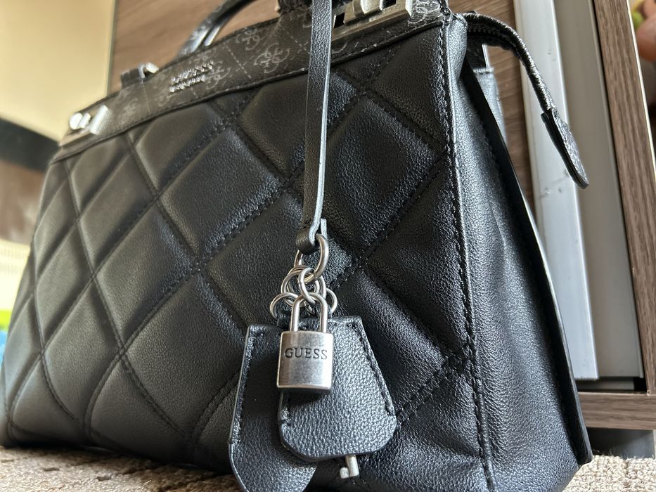 Оригинална чанта GUESS