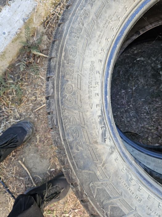 Продам резину 2 шт